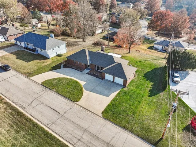 $425,000 | 29 Hillcrest Drive, Platte City, MO 64079