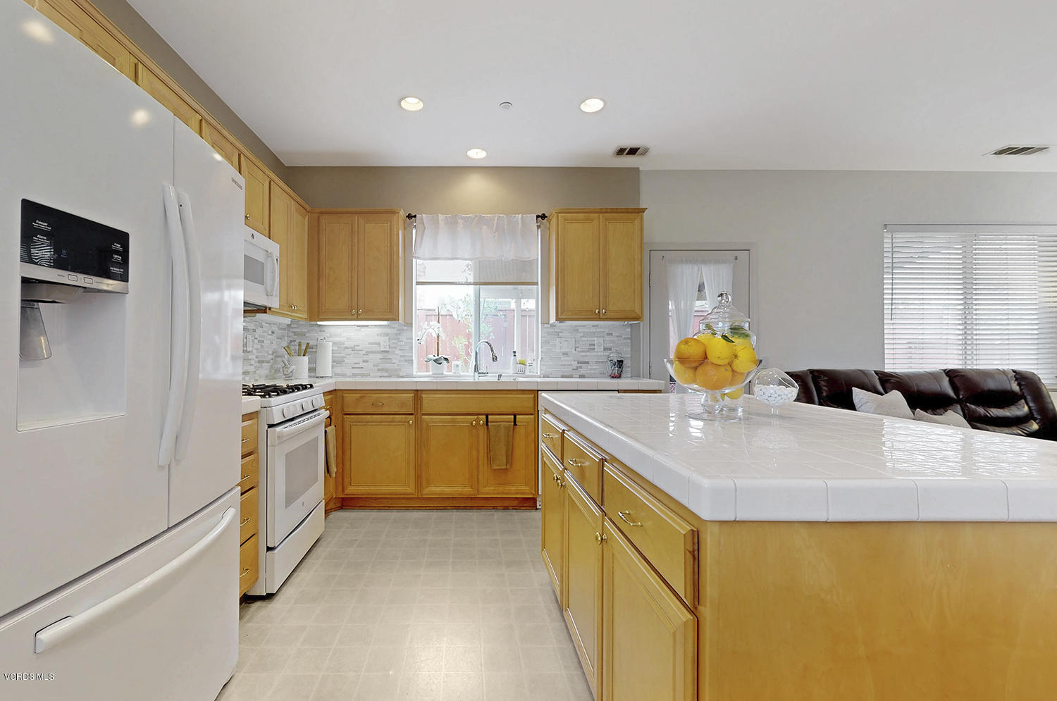 1903 Ribera Drive Oxnard, CA 93030 - Photo 10 of 24 4045reckyp-06252019_113536