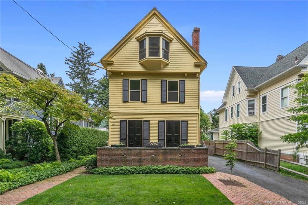 266 Everit Street New Haven, CT 06511 - Photo 1 of 21 a front view of a house with a yard