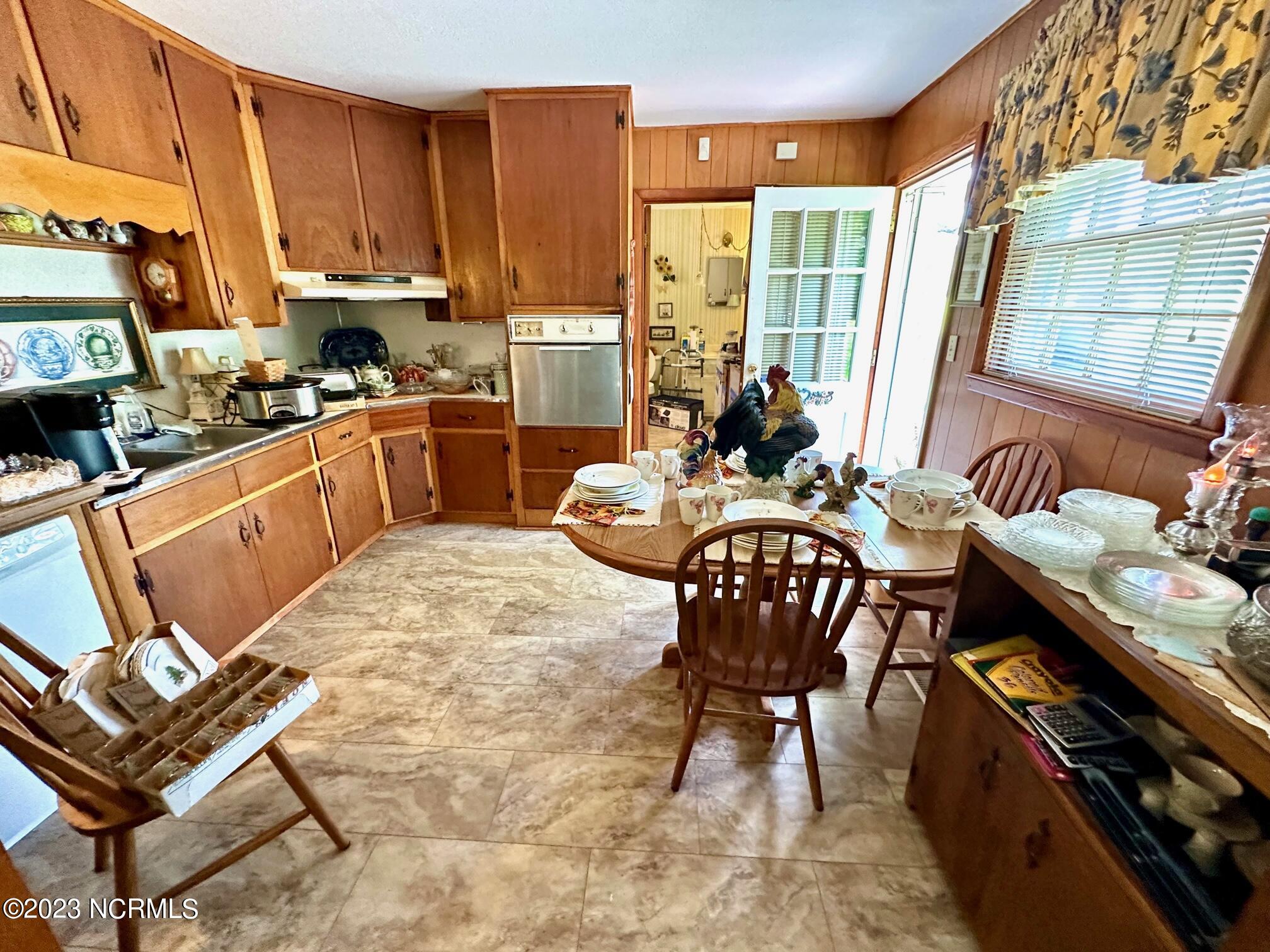 3832 Farmers Union Road Clarkton, NC 28433 - Photo 11 of 36 Kitchen