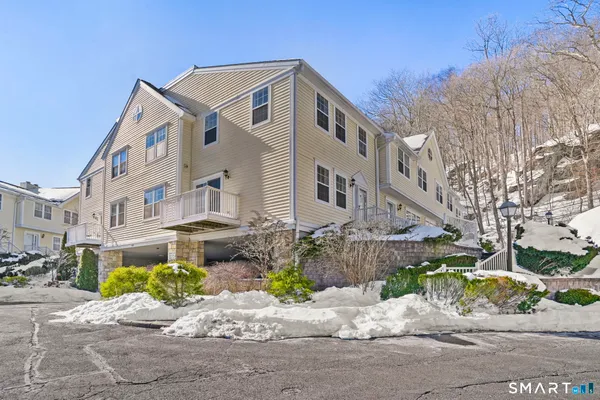 $3,300 | 631 Danbury Road, Unit 28, Ridgefield, CT 06877