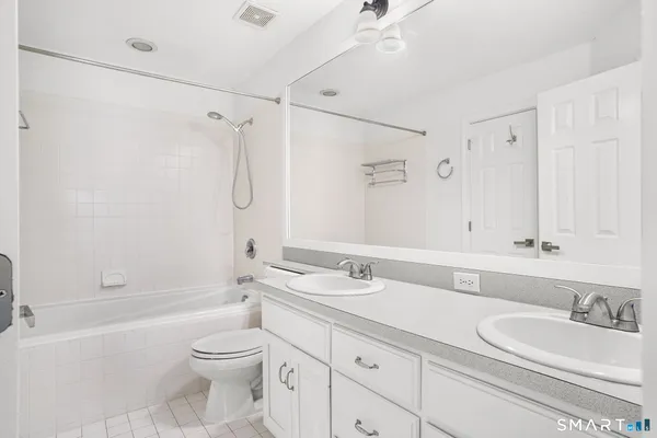 $3,300 | 631 Danbury Road, Unit 28, Ridgefield, CT 06877