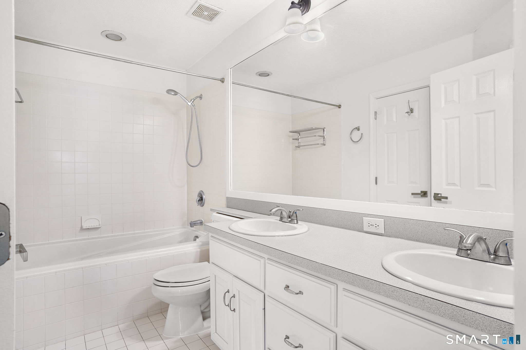 631 Danbury Road, Unit 28 Ridgefield, CT 06877 - Photo 8 of 10