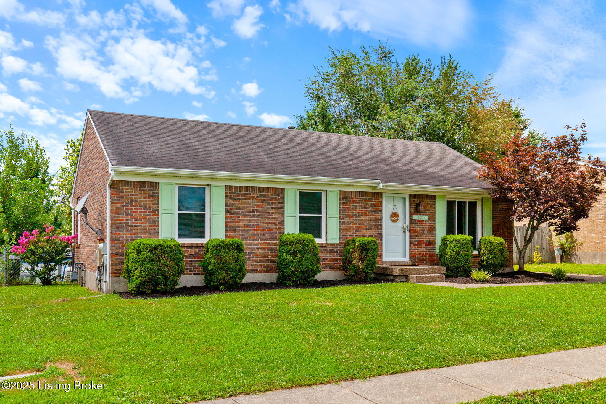 12214 Ridgemont Road Louisville, KY 40229 - Photo 3 of 38 12214 Ridgemont Rd-3
