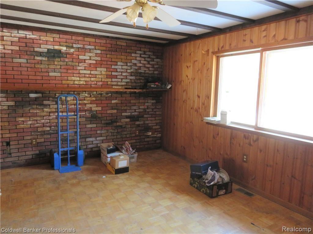 2755 West Miller Road Morrice, MI 48857 - Photo 4 of 15 4 2755 Livingrm.JPG