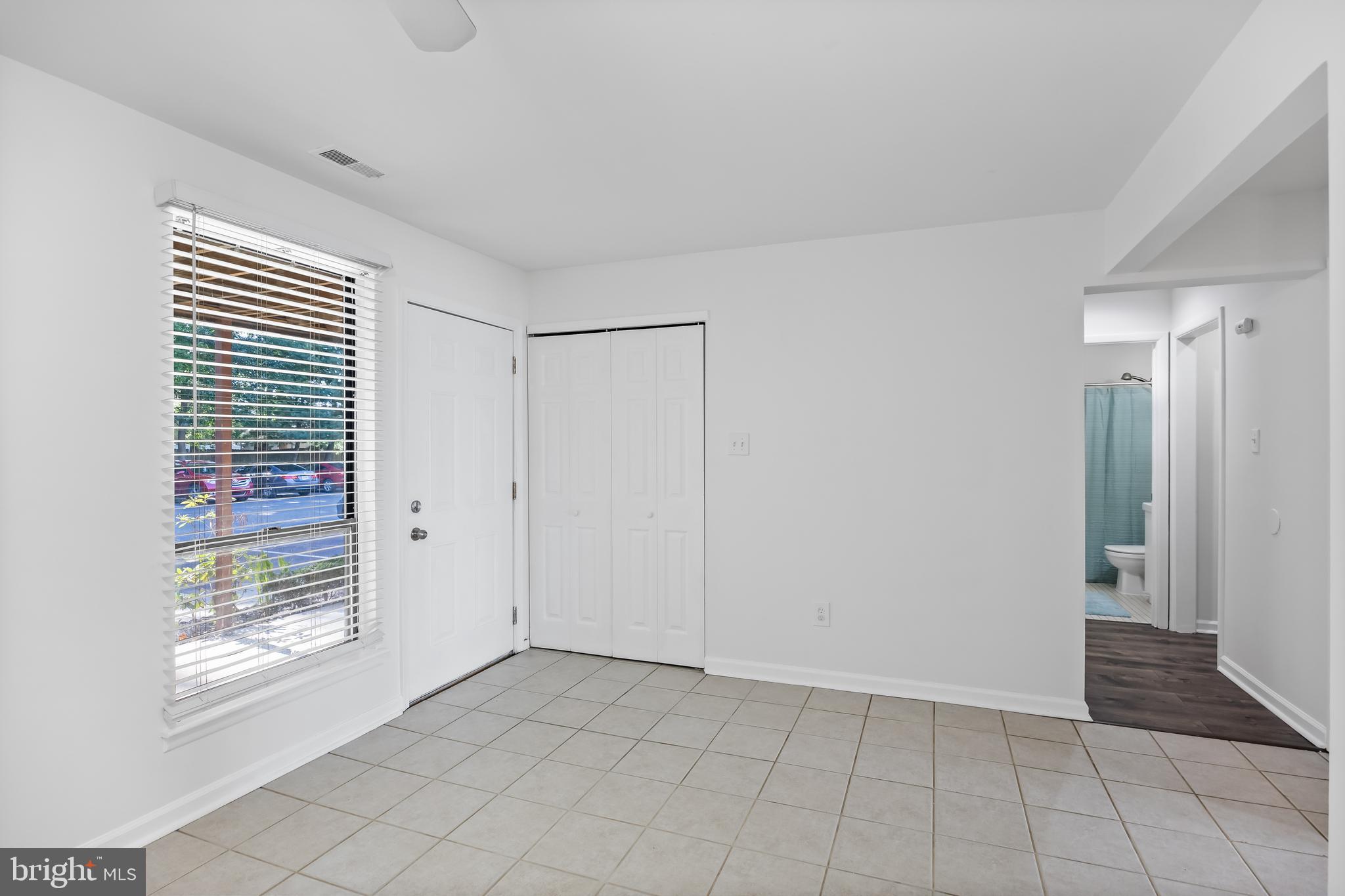 502 Barclay Walk Cherry Hill, NJ 08034 - Photo 13 of 31 Dining Room at Front Entrance