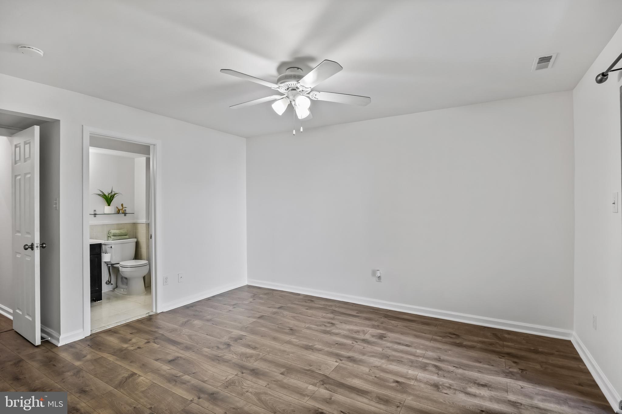 502 Barclay Walk Cherry Hill, NJ 08034 - Photo 19 of 31 Master Bedroom with Entrance to Master Bathroom