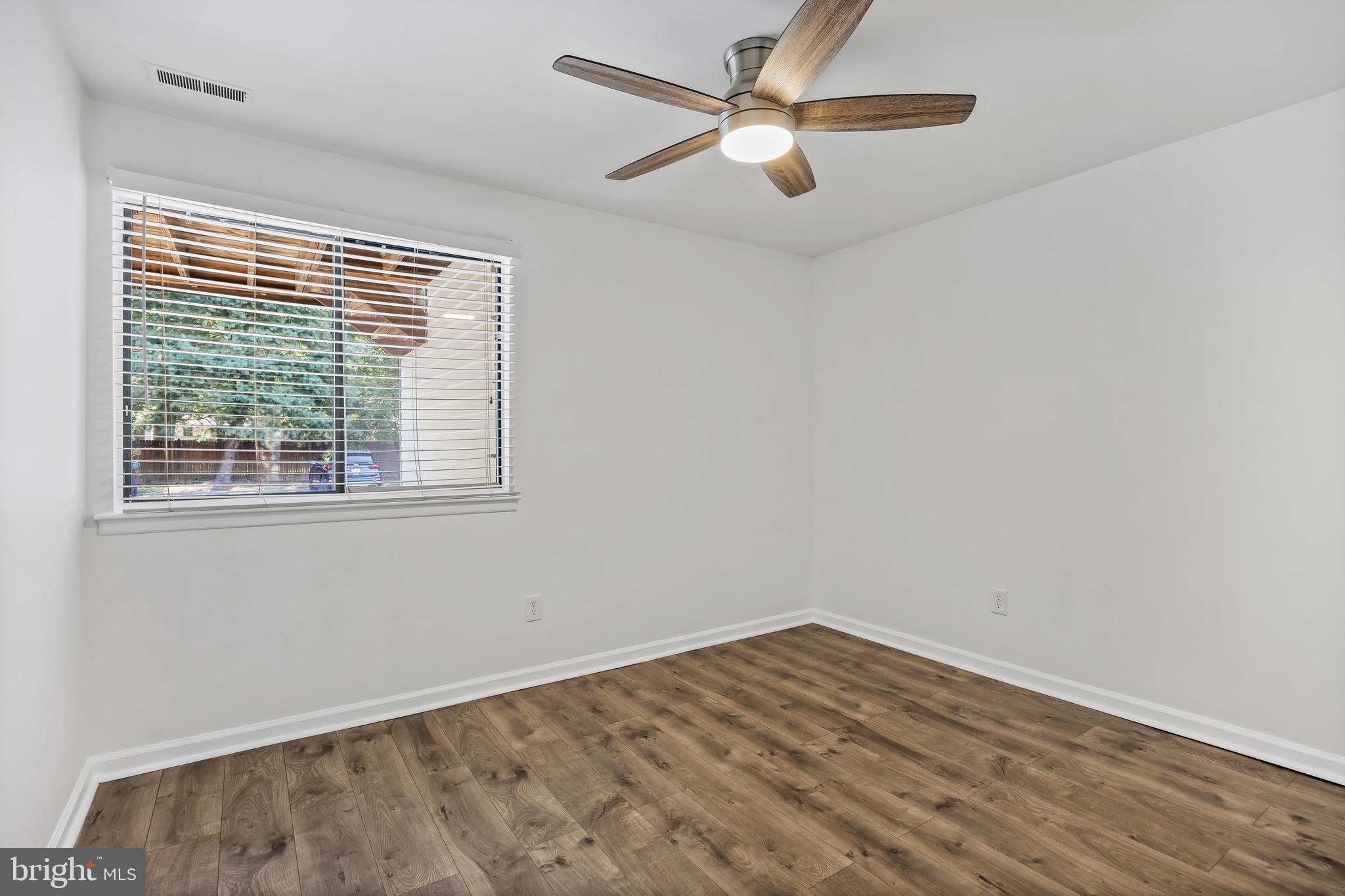 502 Barclay Walk Cherry Hill, NJ 08034 - Photo 21 of 31 Bedroom #2 with front window
