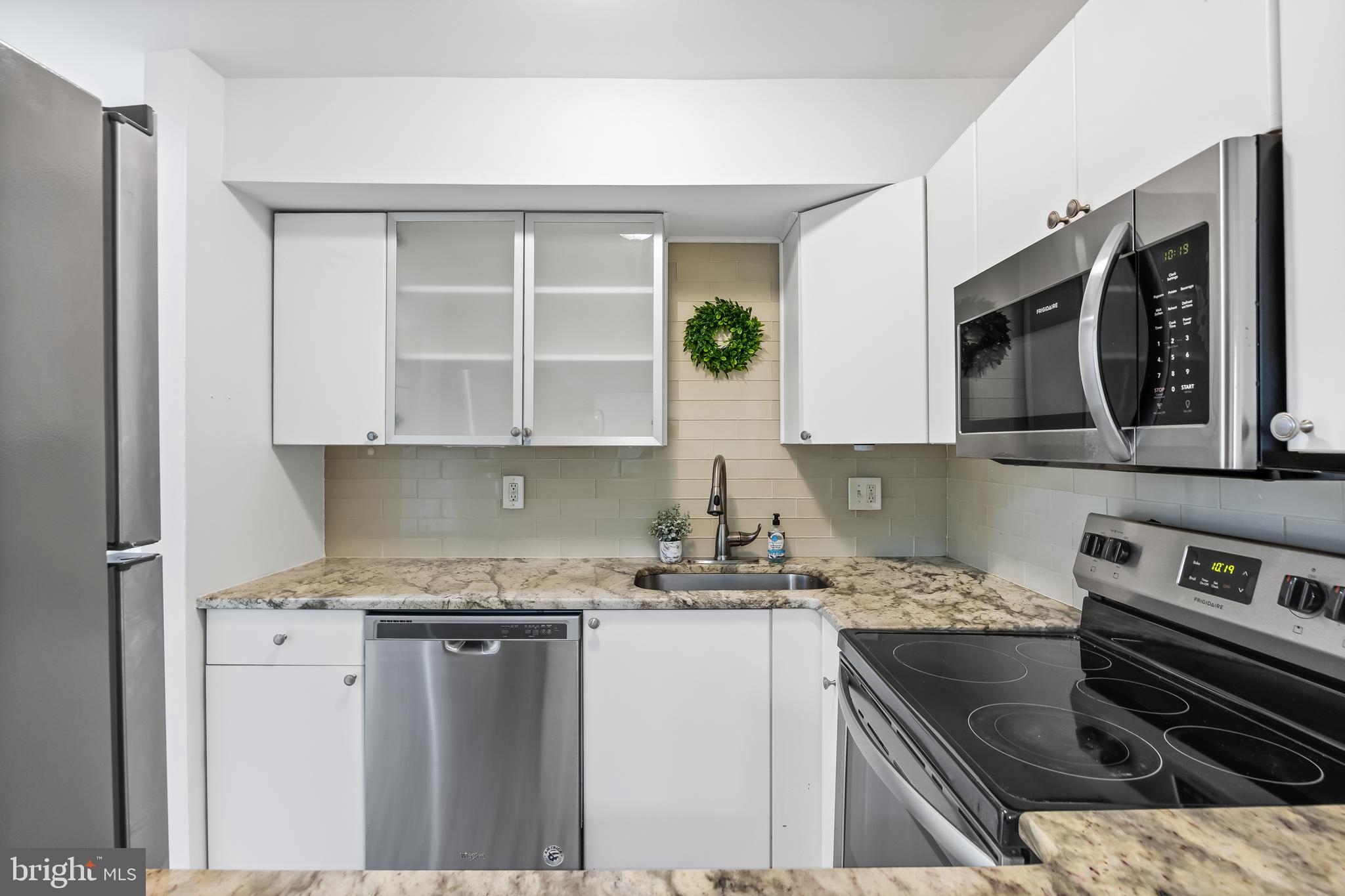 502 Barclay Walk Cherry Hill, NJ 08034 - Photo 5 of 31 Renovated European-style Kitchen
