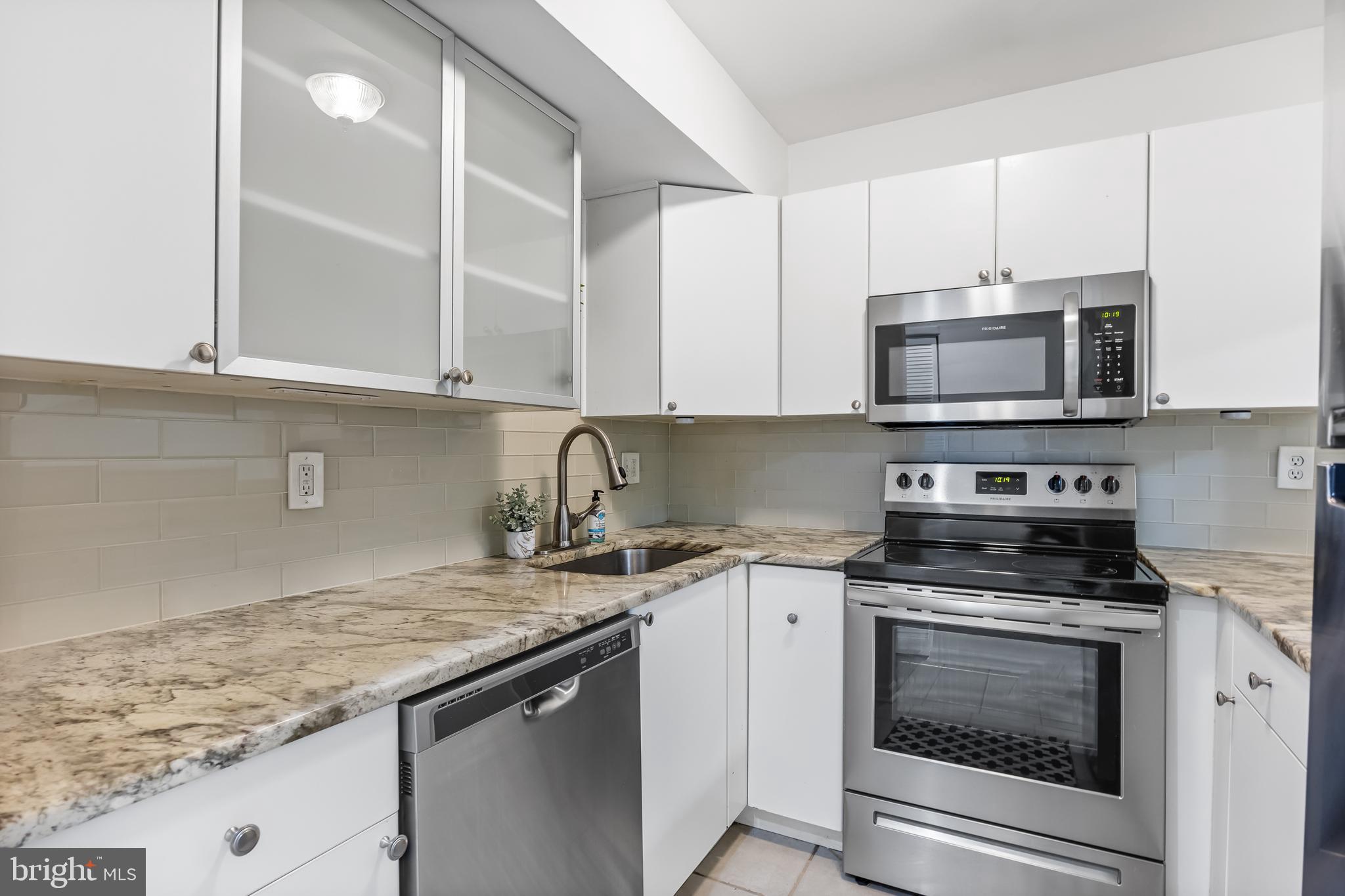 502 Barclay Walk Cherry Hill, NJ 08034 - Photo 6 of 31 Renovated European-style Kitchen