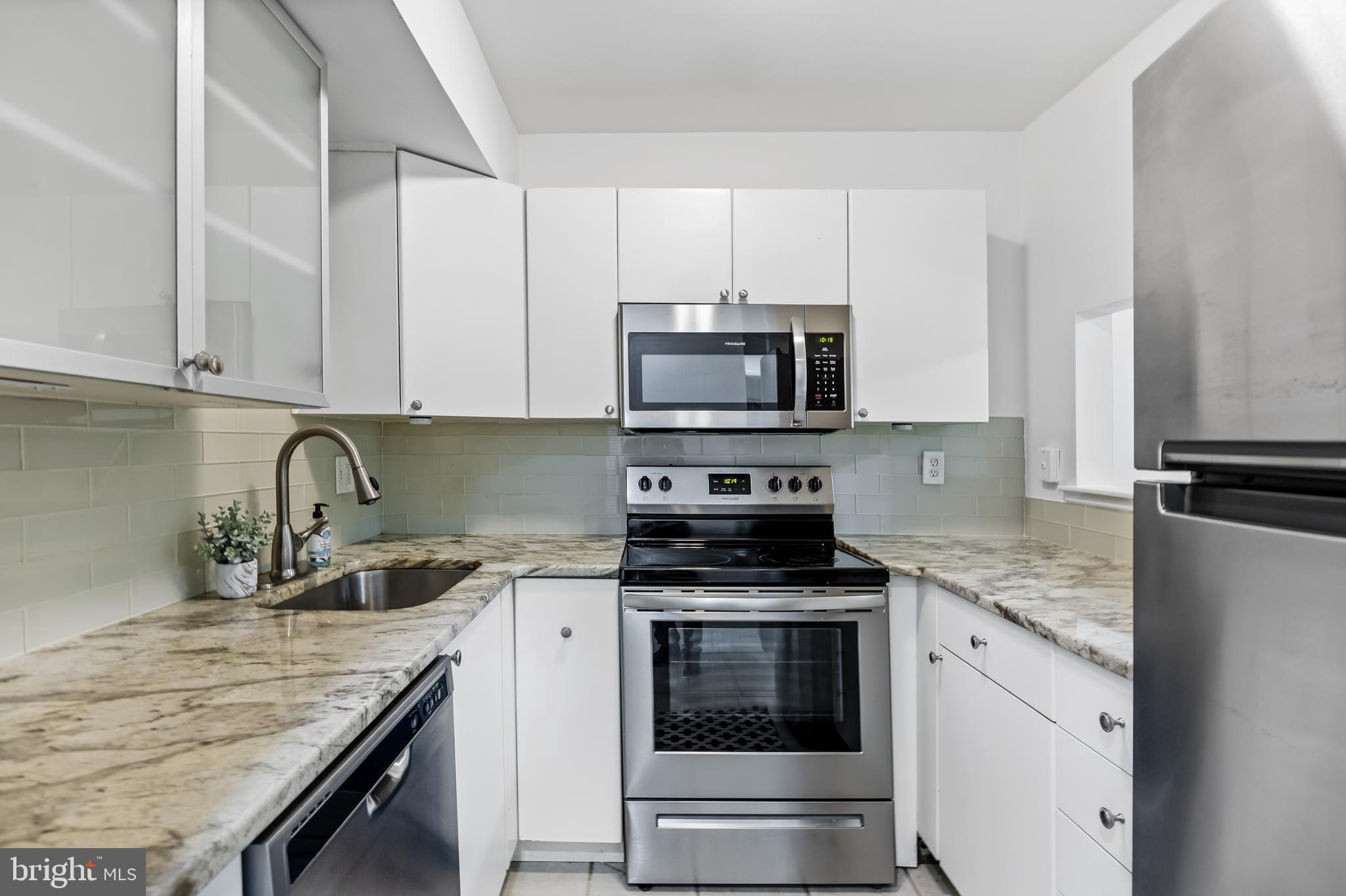 502 Barclay Walk Cherry Hill, NJ 08034 - Photo 8 of 31 Renovated European-style Kitchen