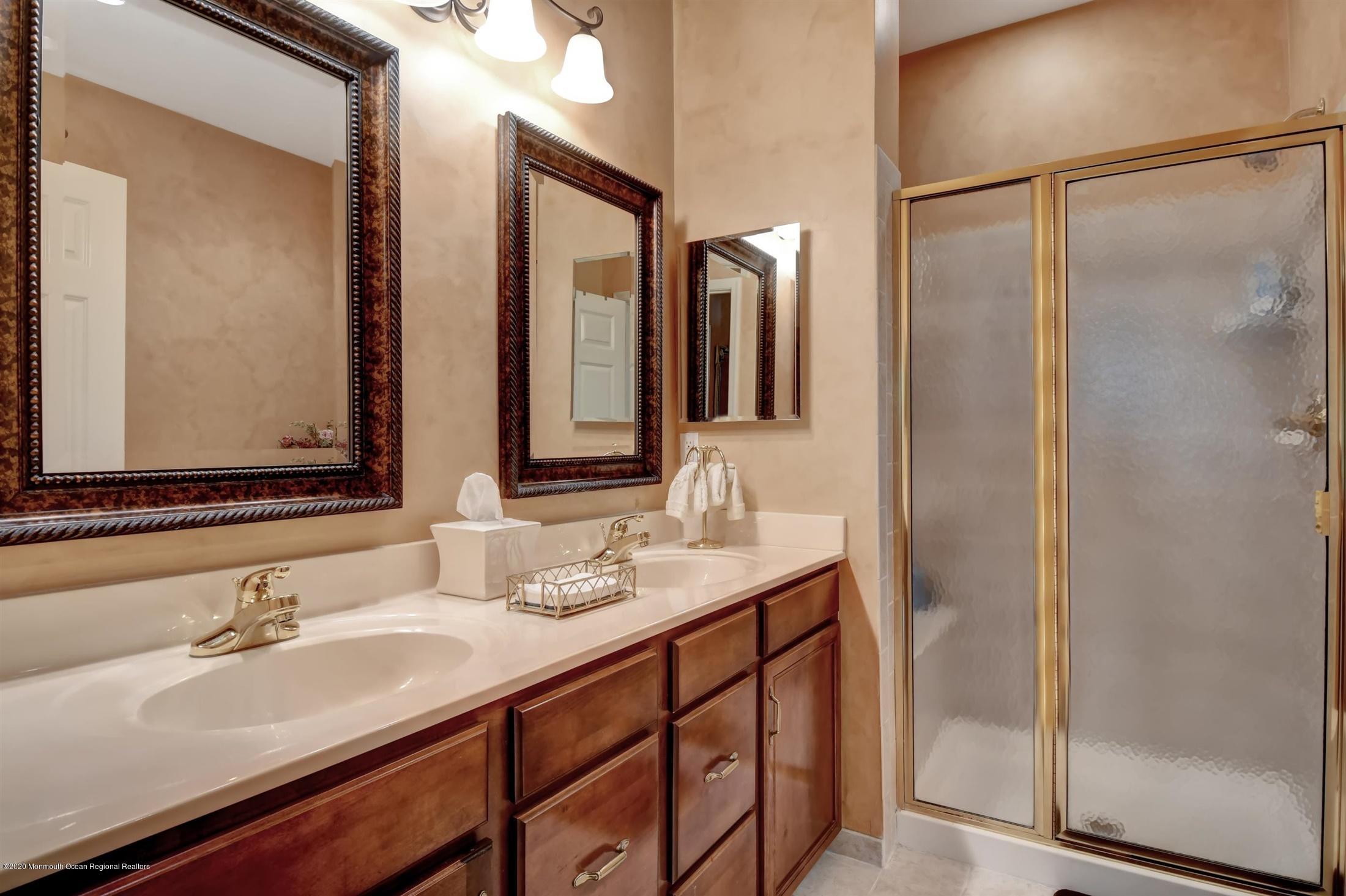 33 Shoal Road Jackson, NJ 08527 - Photo 18 of 44 22-Master Bathroom