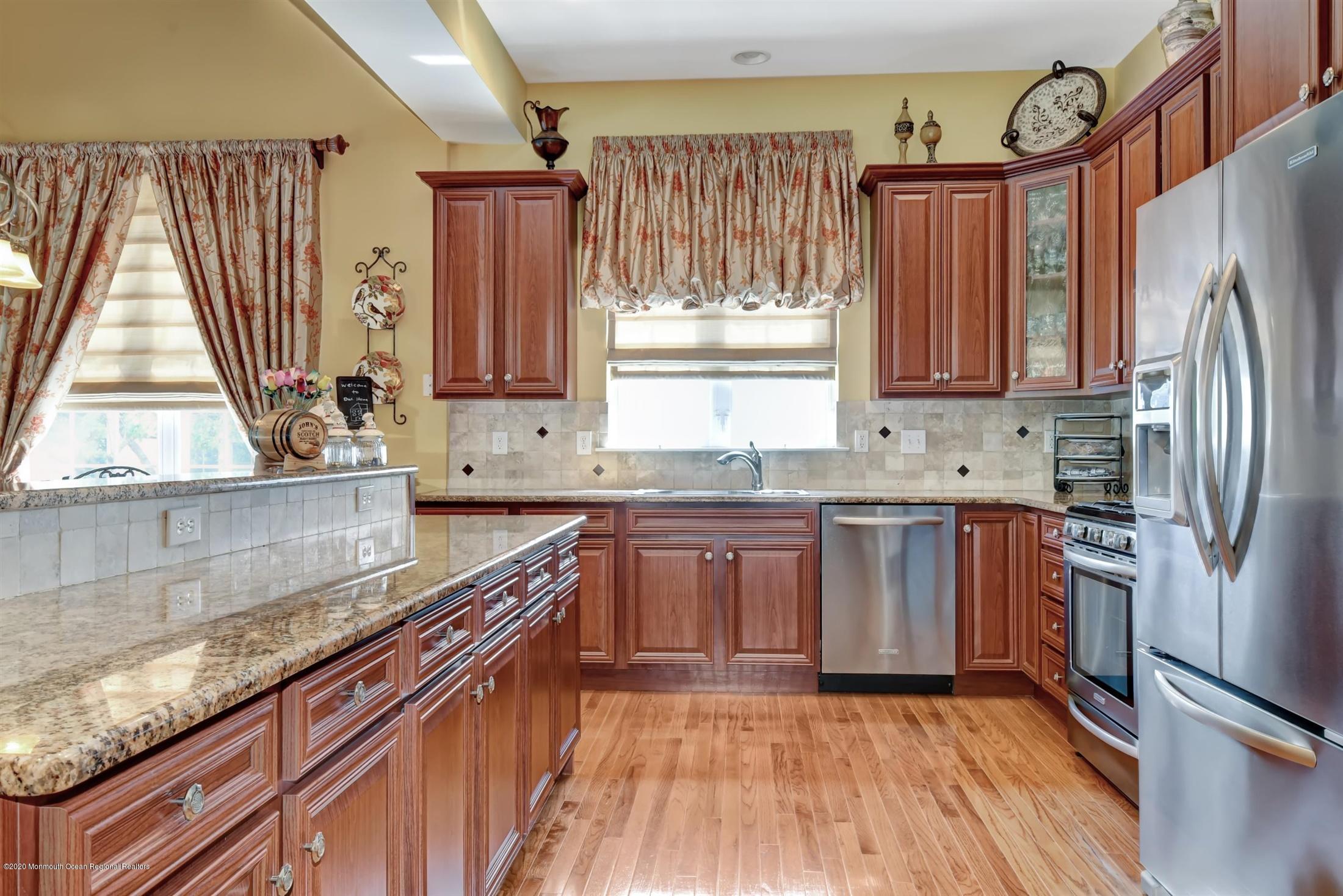33 Shoal Road Jackson, NJ 08527 - Photo 4 of 44 11-Kitchen