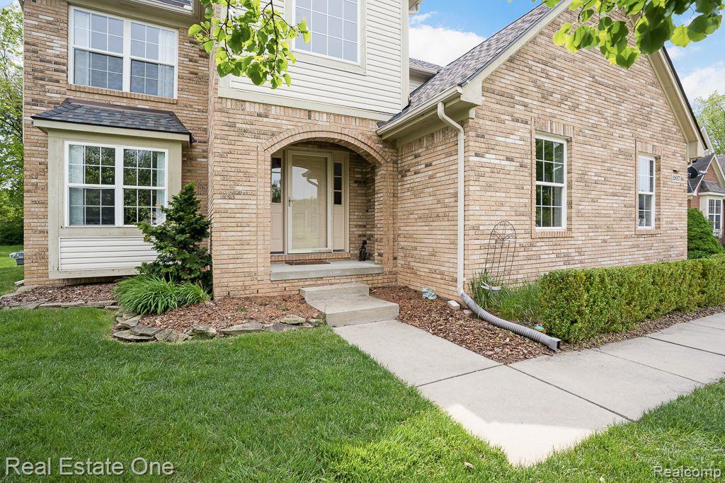 2817 Long Meadow Lane Rochester Hills, MI 48307 - Photo 2 of 57