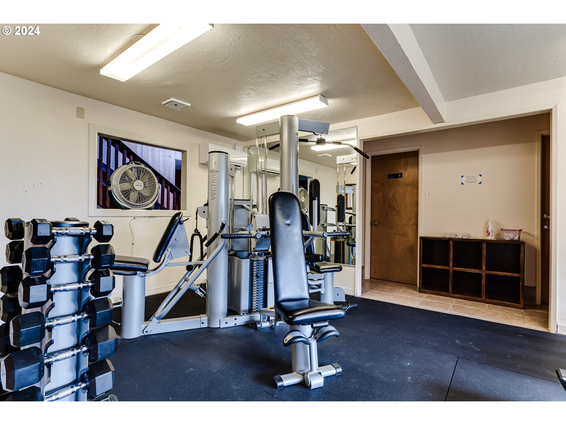 302 Woodcutter Way Eugene, OR 97405 - Photo 30 of 31 a view of a room with gym equipment