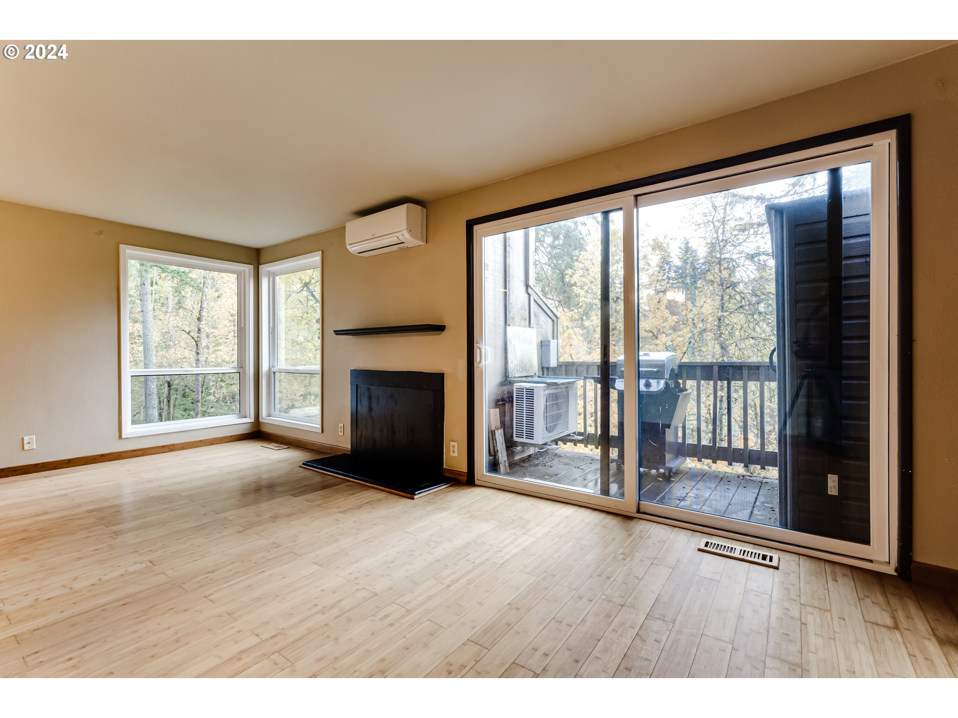 302 Woodcutter Way Eugene, OR 97405 - Photo 9 of 31 a view of an empty room with wooden floor and a window