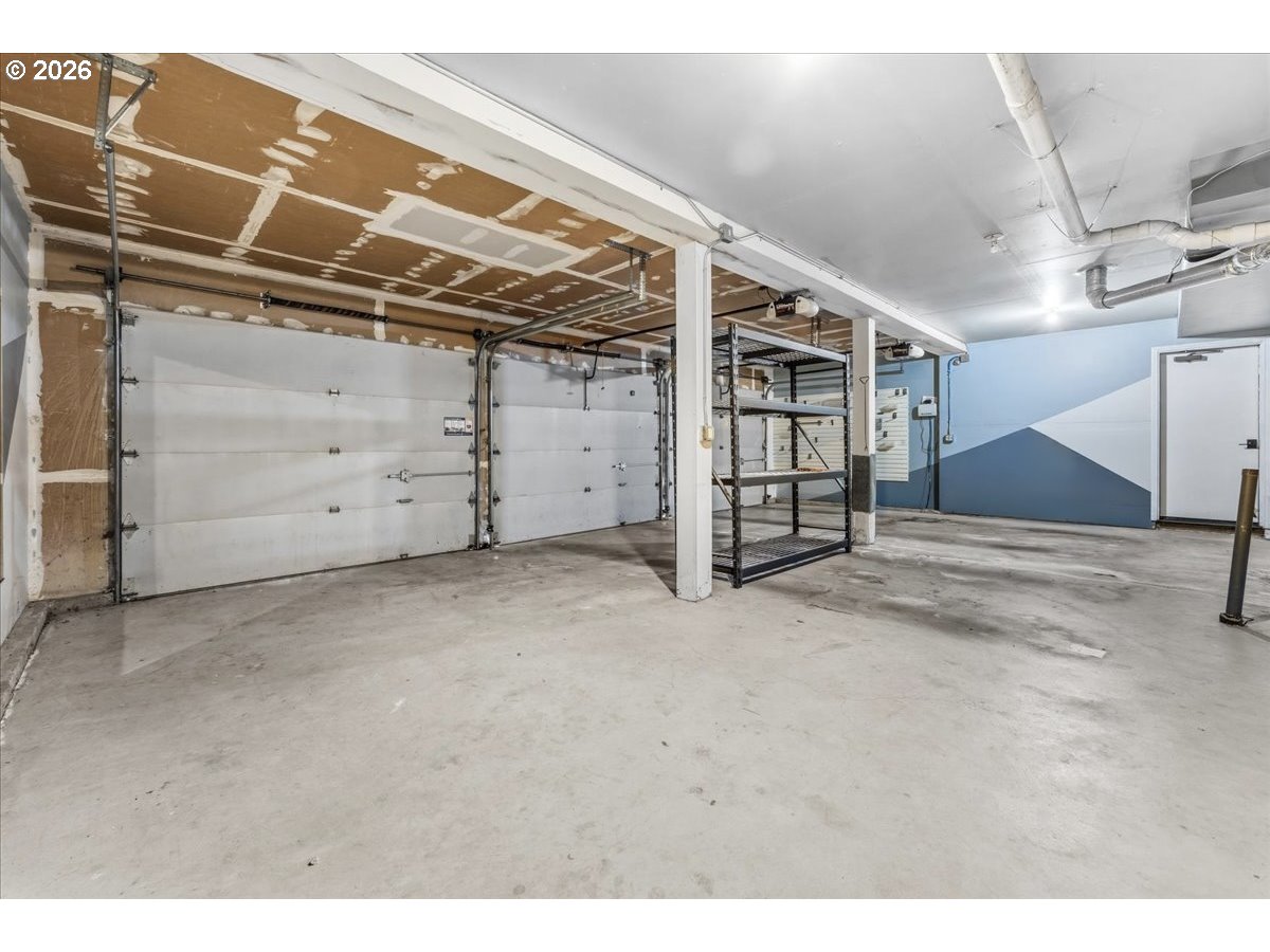 530 Southwest 167th Avenue Beaverton, OR 97006 - Photo 23 of 48 Garage