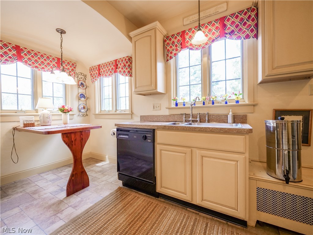 3924 Riveredge Road Cleveland, OH 44111 - Photo 13 of 35 Gallery Image 13