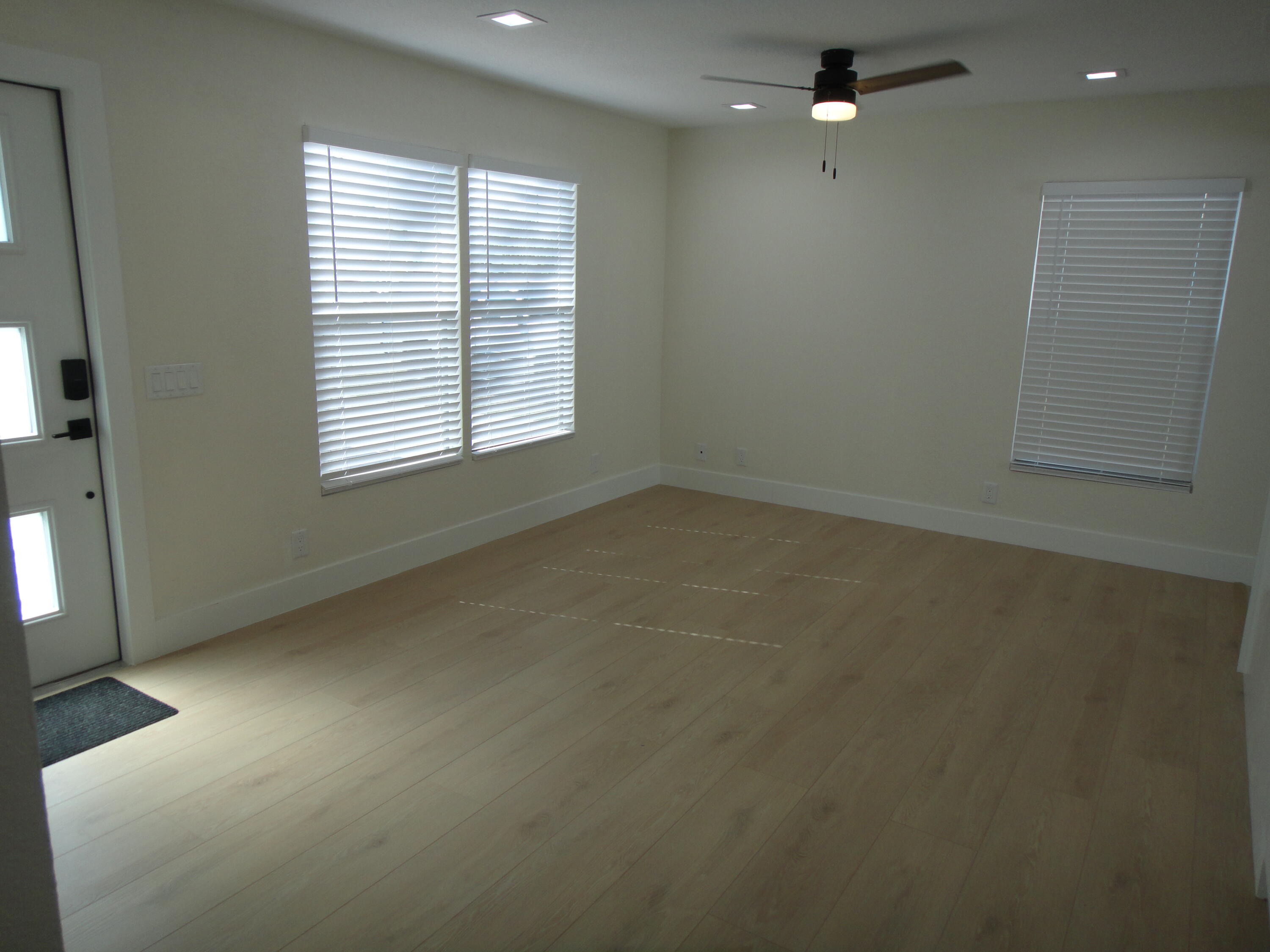 717 Bunker Road West Palm Beach, FL 33405 - Photo 2 of 9 LIVING ROOM