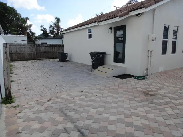 $2,500 | 717 Bunker Road, West Palm Beach, FL 33405