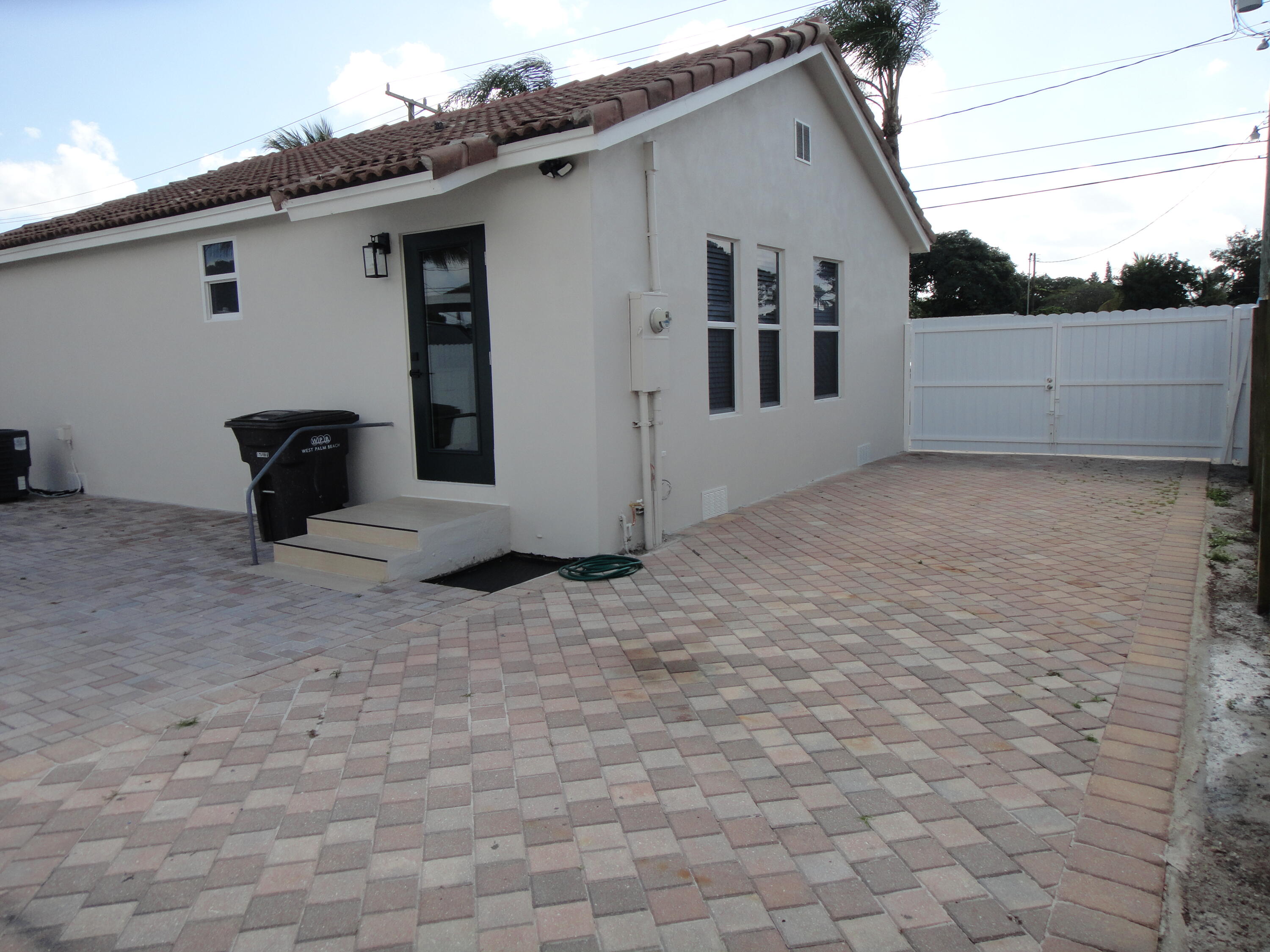 717 Bunker Road West Palm Beach, FL 33405 - Photo 8 of 9 PATIO