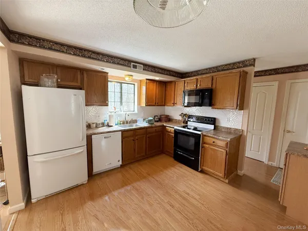 $400,000 | 119 Stringham Road, Unit 37, LaGrangeville, NY 12540