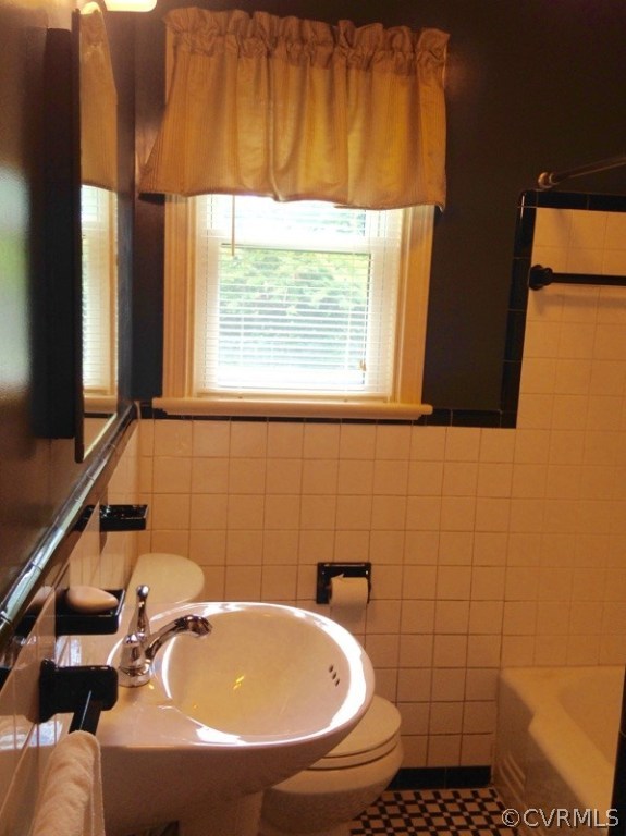 5237 Weatherford Road Richmond, VA 23224 - Photo 7 of 7 Gallery Image 7