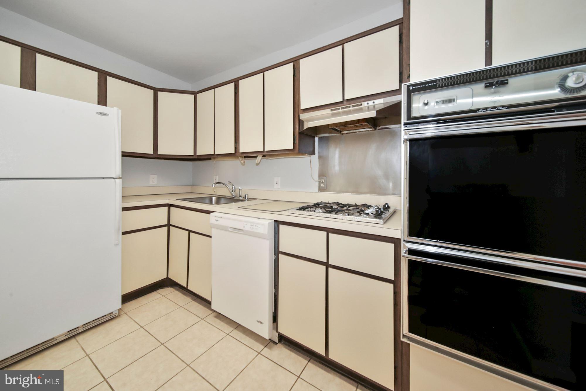 5101 River Road, Unit 609 Bethesda, MD 20816 - Photo 7 of 28 Kitchen