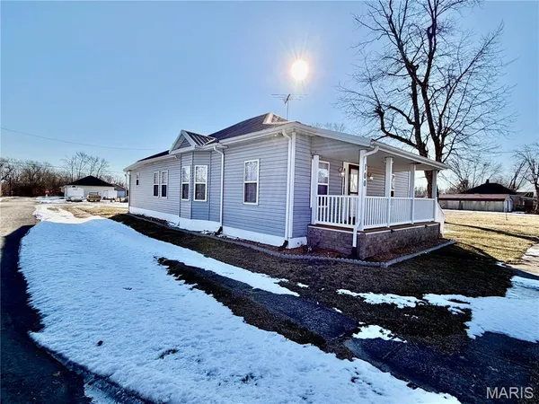 $170,000 | 100 School Street, Wilsonville, IL 62093