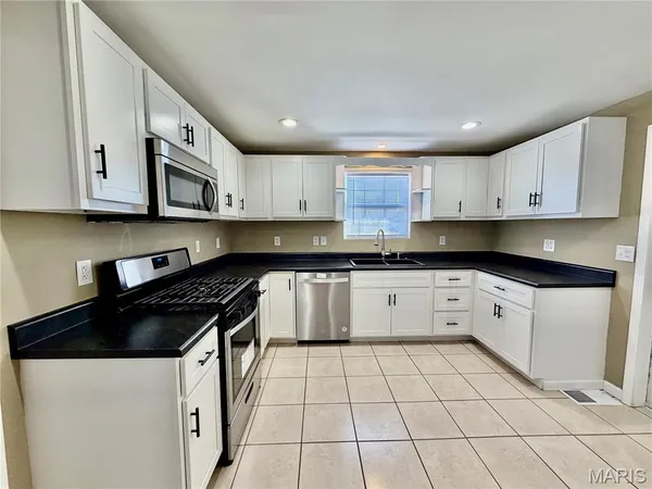 $170,000 | 100 School Street, Wilsonville, IL 62093