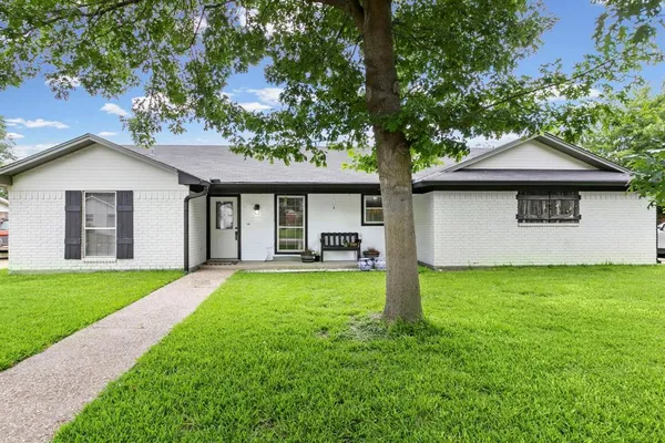 $295,000 | 224 Crockett Lane, Hewitt, TX 76643