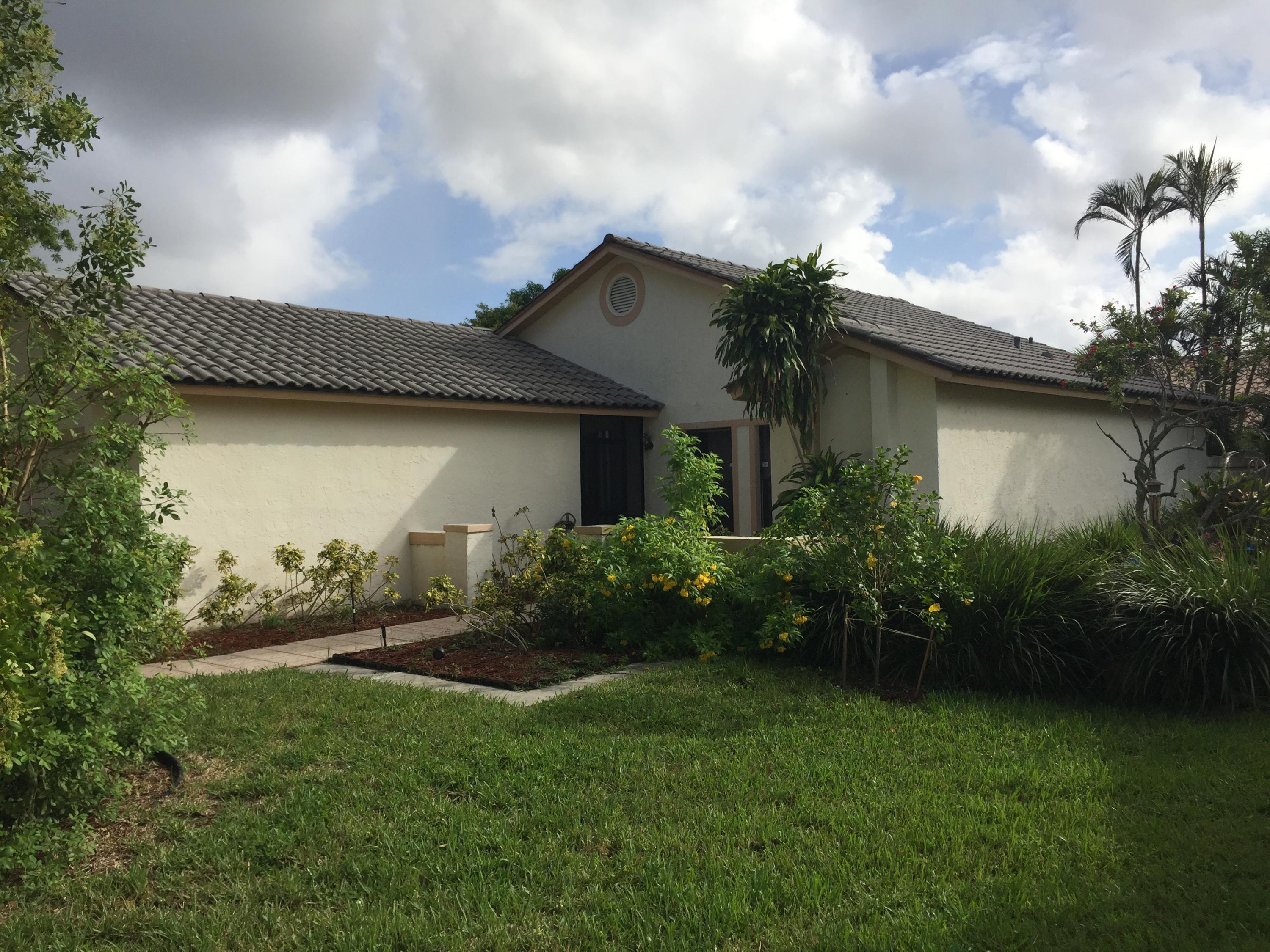 10383 Islander Drive Boca Raton, FL 33498 - Photo 9 of 10 Side Right
