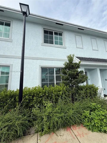 $2,500 | 585 Northwest 11th Street, Florida City, FL 33034