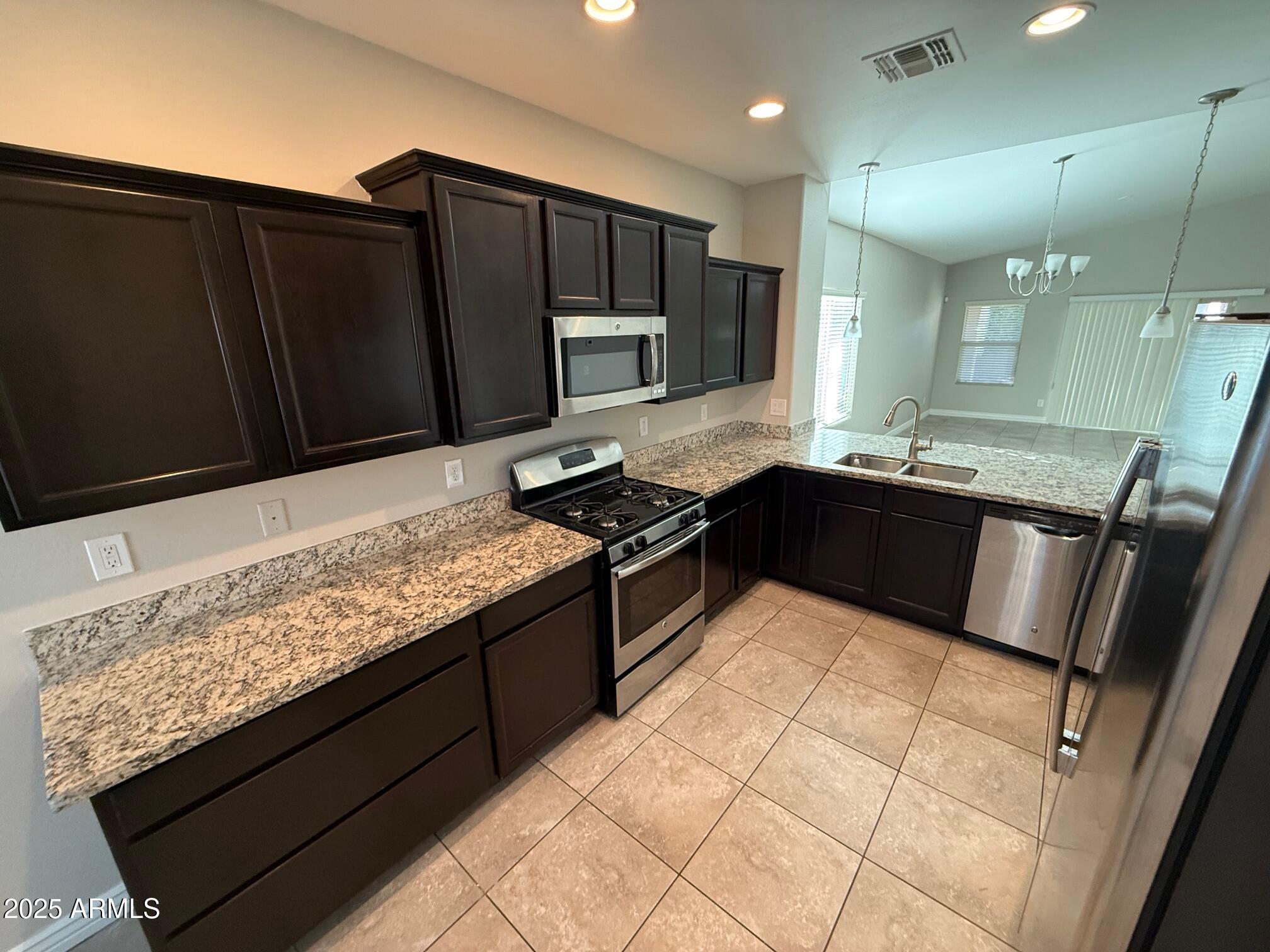 2682 East Gillcrest Road Gilbert, AZ 85298 - Photo 2 of 27 IMG_8059