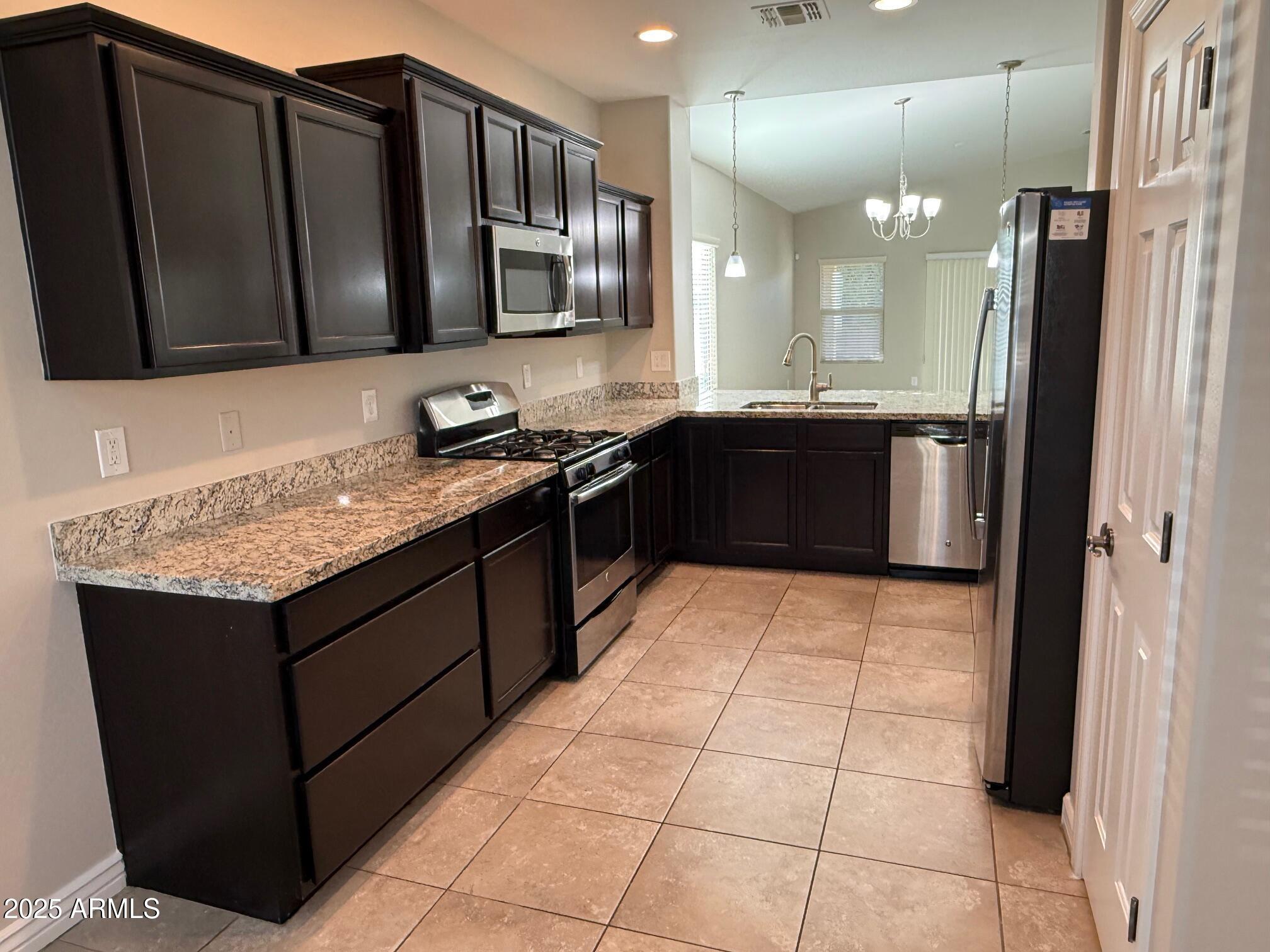 2682 East Gillcrest Road Gilbert, AZ 85298 - Photo 4 of 27 IMG_8057