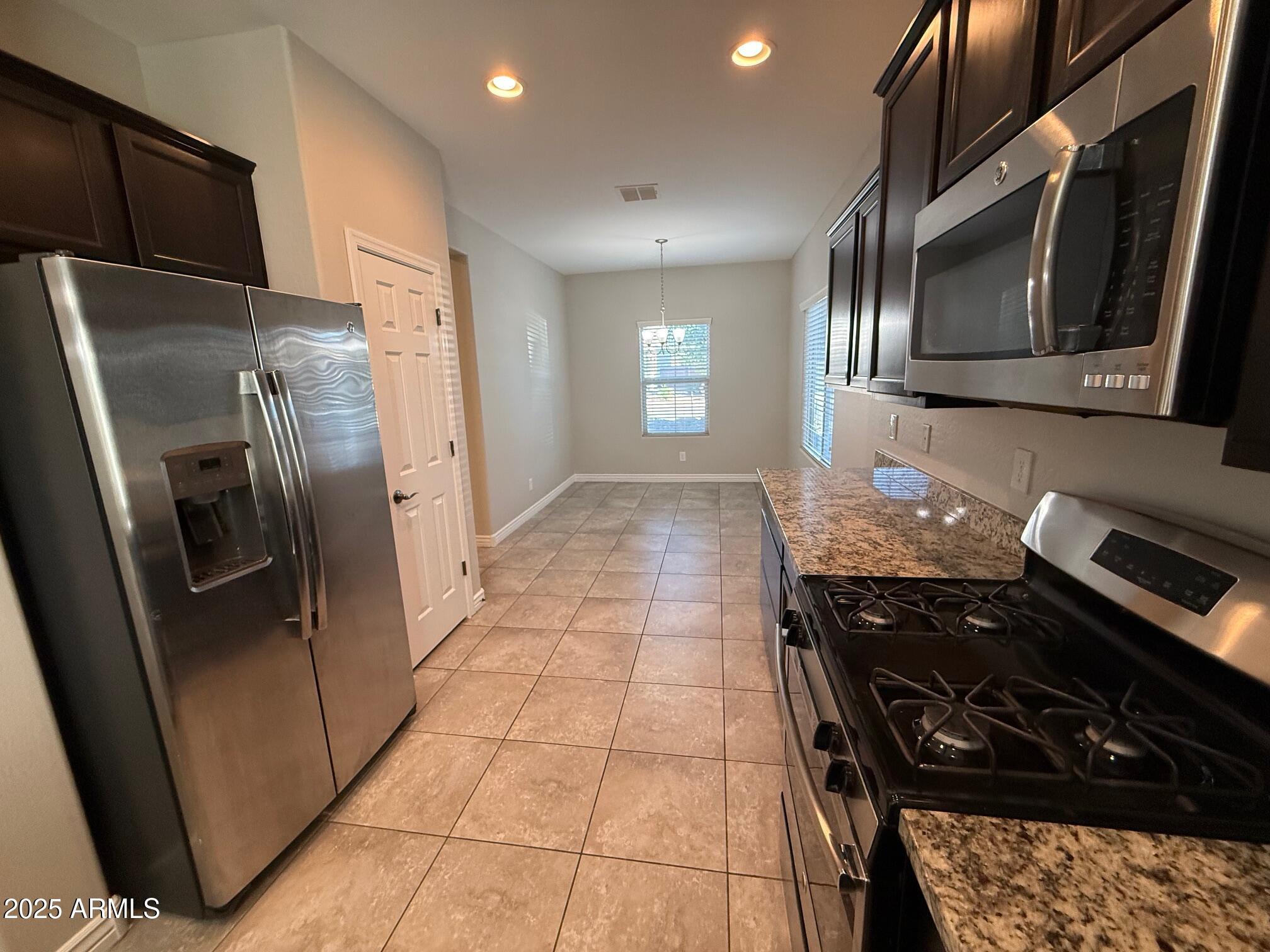 2682 East Gillcrest Road Gilbert, AZ 85298 - Photo 7 of 27 IMG_8053