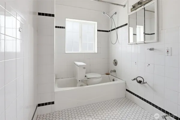 $1,200,000 | 20507 Northeast 68th Street, Vancouver, WA 98682