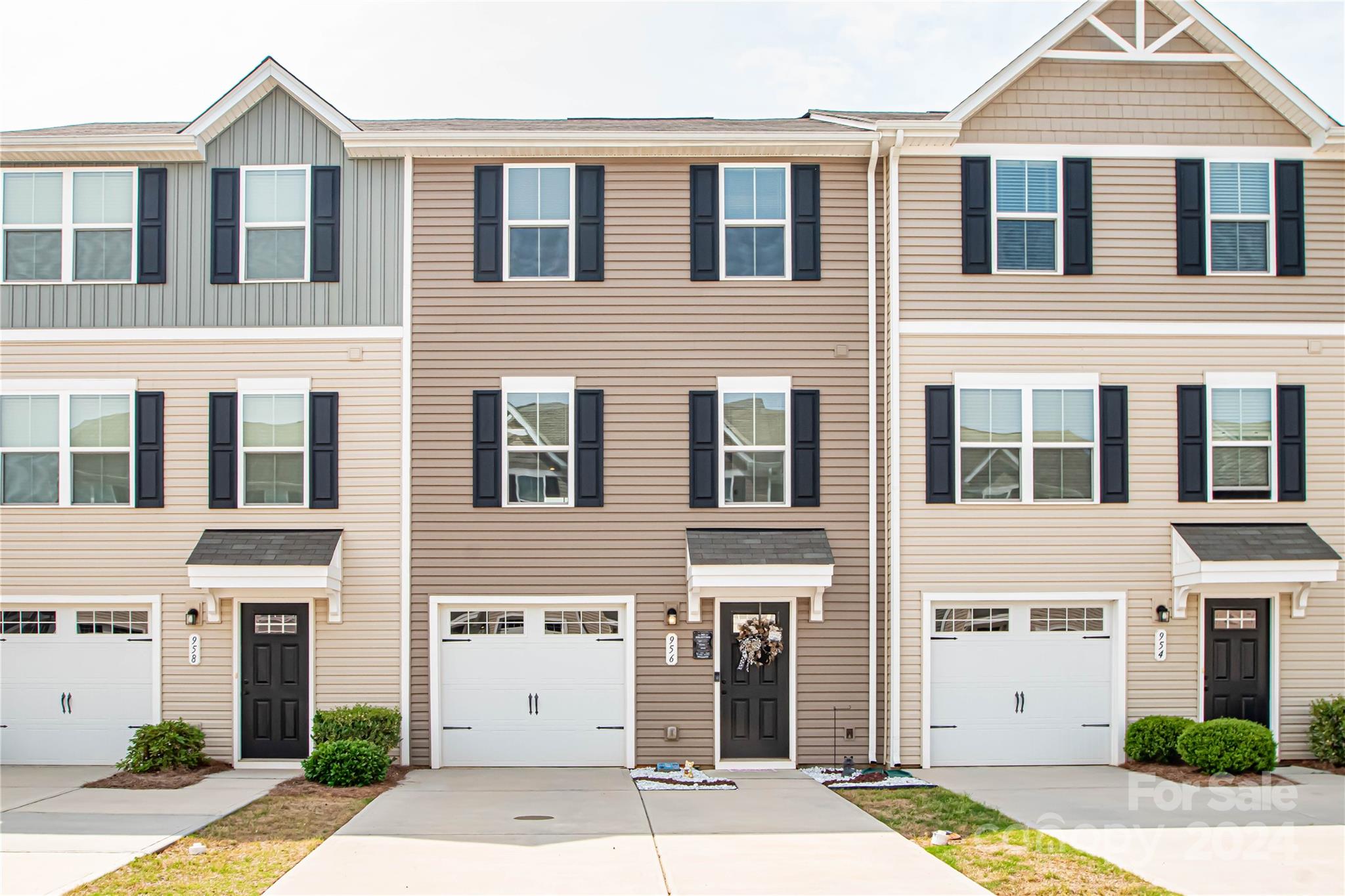 956 Taybyn Road Fort Mill, SC 29715 - Photo 1 of 32 Gallery Image 1