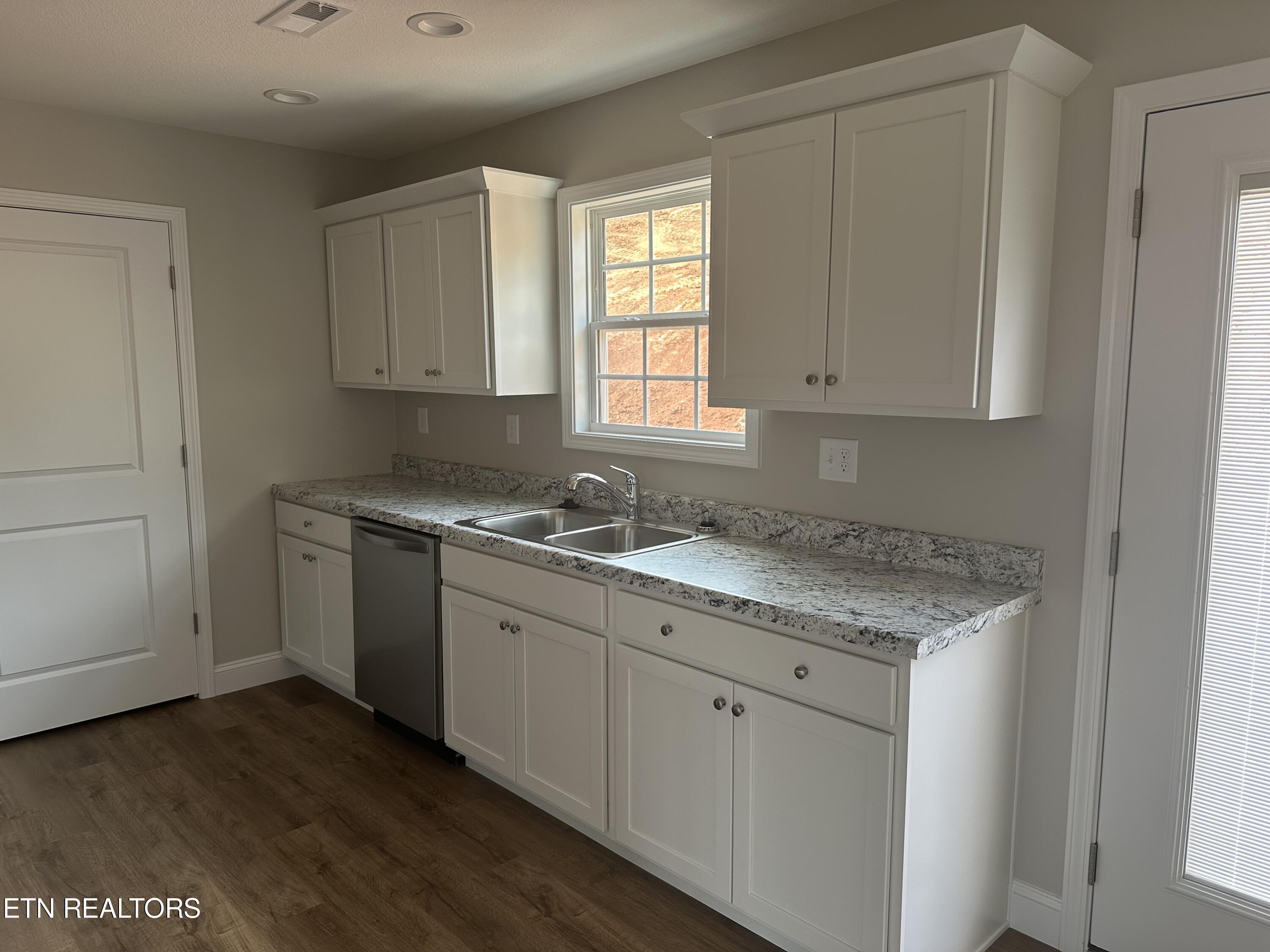 120 Middle Glen Road Maynardville, TN 37807 - Photo 5 of 12 Kitchen 2