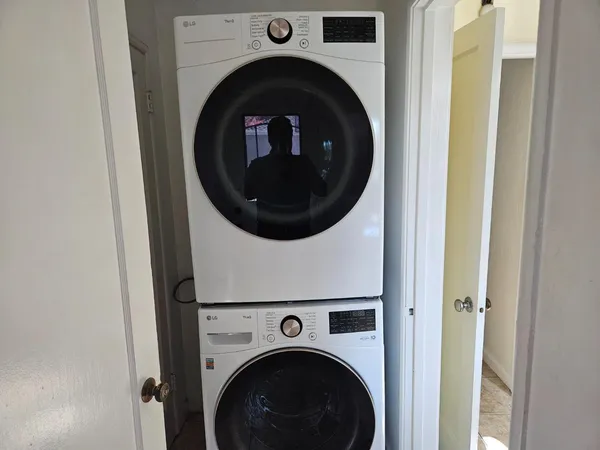 a close up view of a washer and dryer