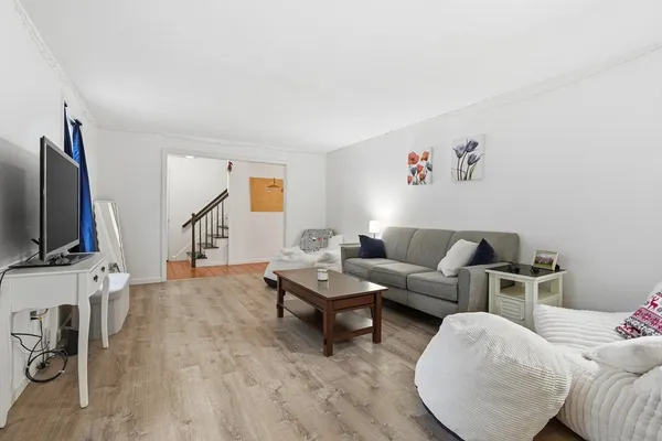 $595,000 | 228 Aubinwood Road, Amherst, MA 01002