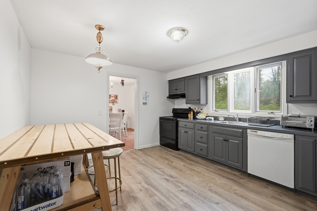 228 Aubinwood Road Amherst, MA 01002 - Photo 7 of 25