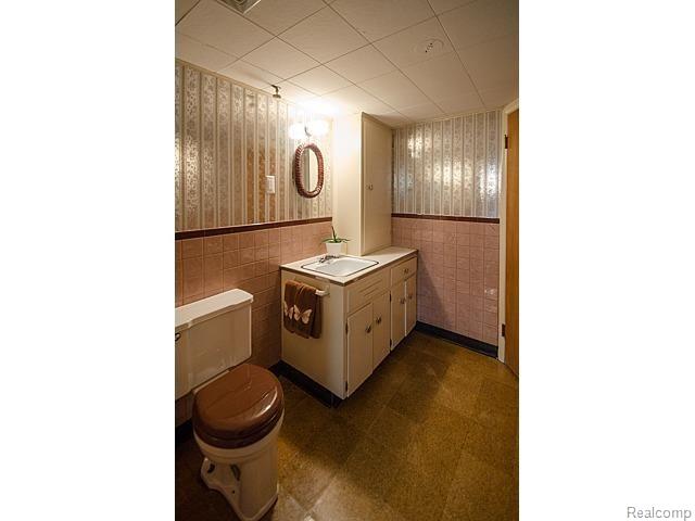 18115 Middlebelt Road Livonia, MI 48152 - Photo 28 of 38 32_20.jpg