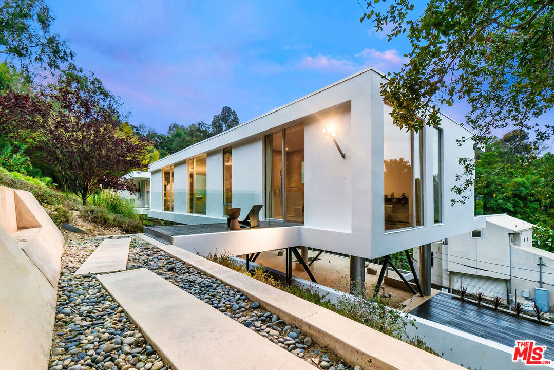 9727 Oak Pass Road Beverly Hills, CA 90210 - Photo 21 of 50