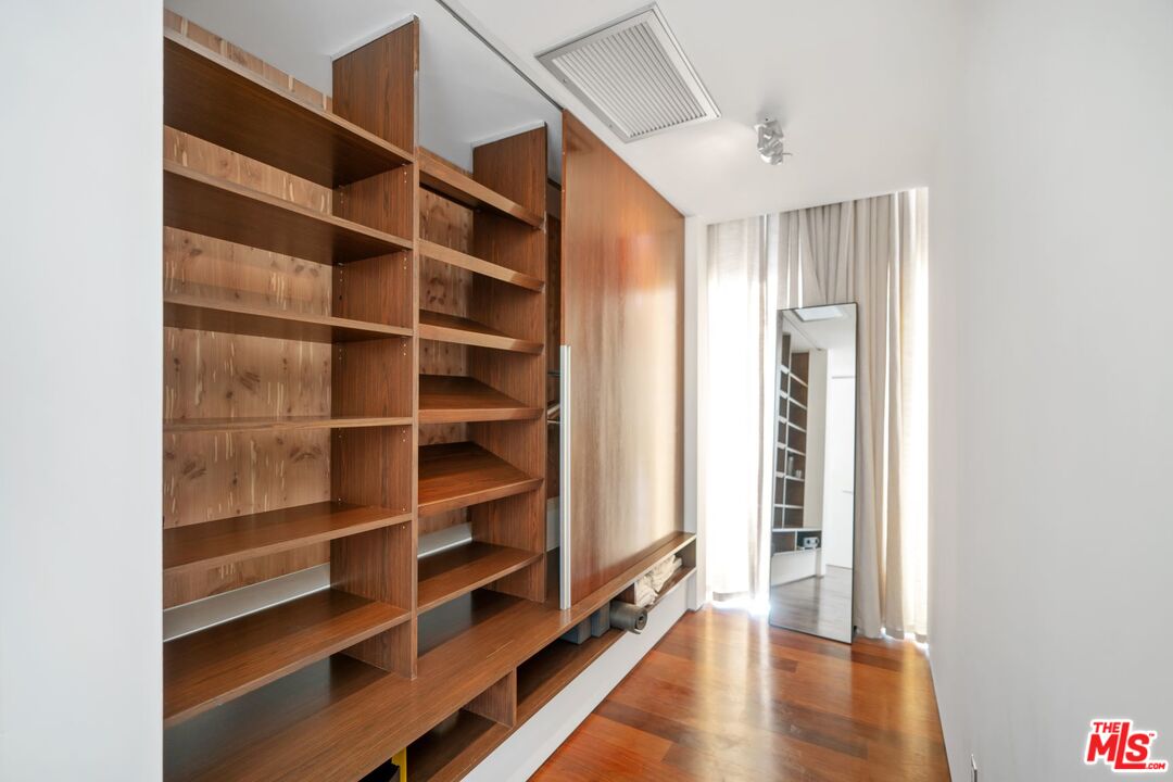 9727 Oak Pass Road Beverly Hills, CA 90210 - Photo 23 of 50