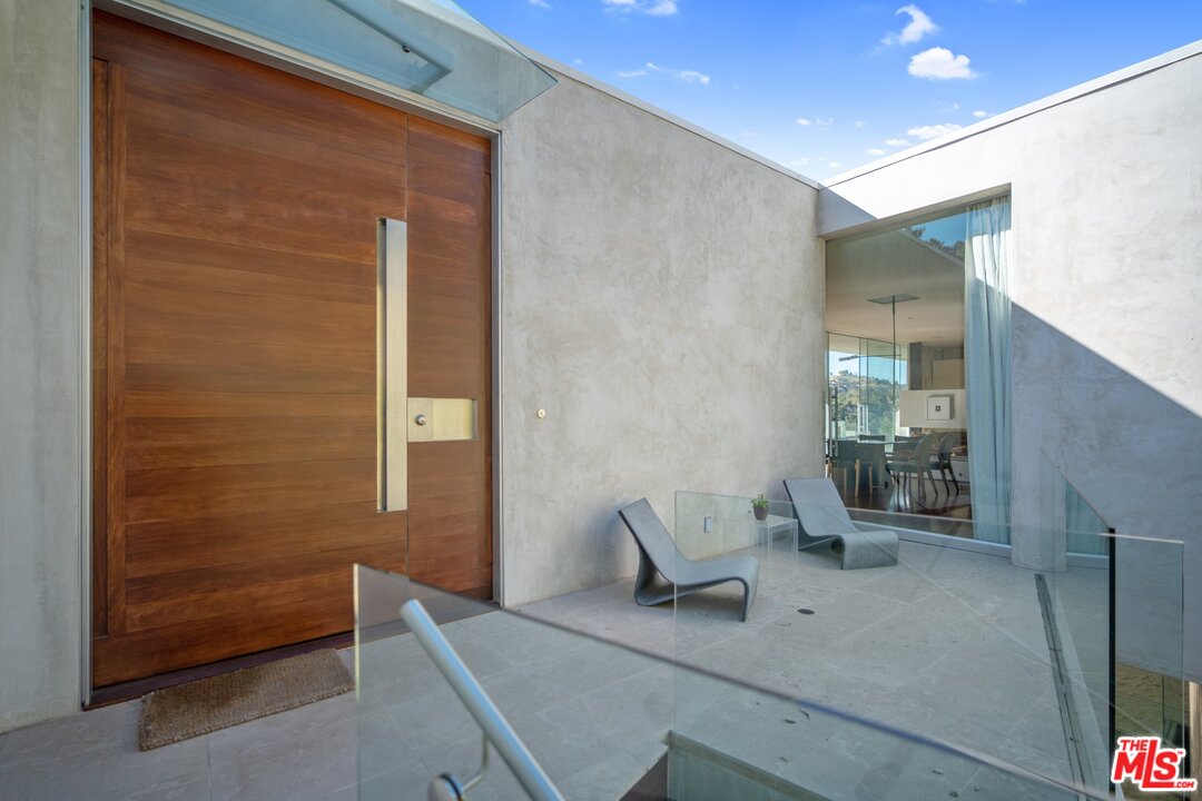 9727 Oak Pass Road Beverly Hills, CA 90210 - Photo 4 of 50