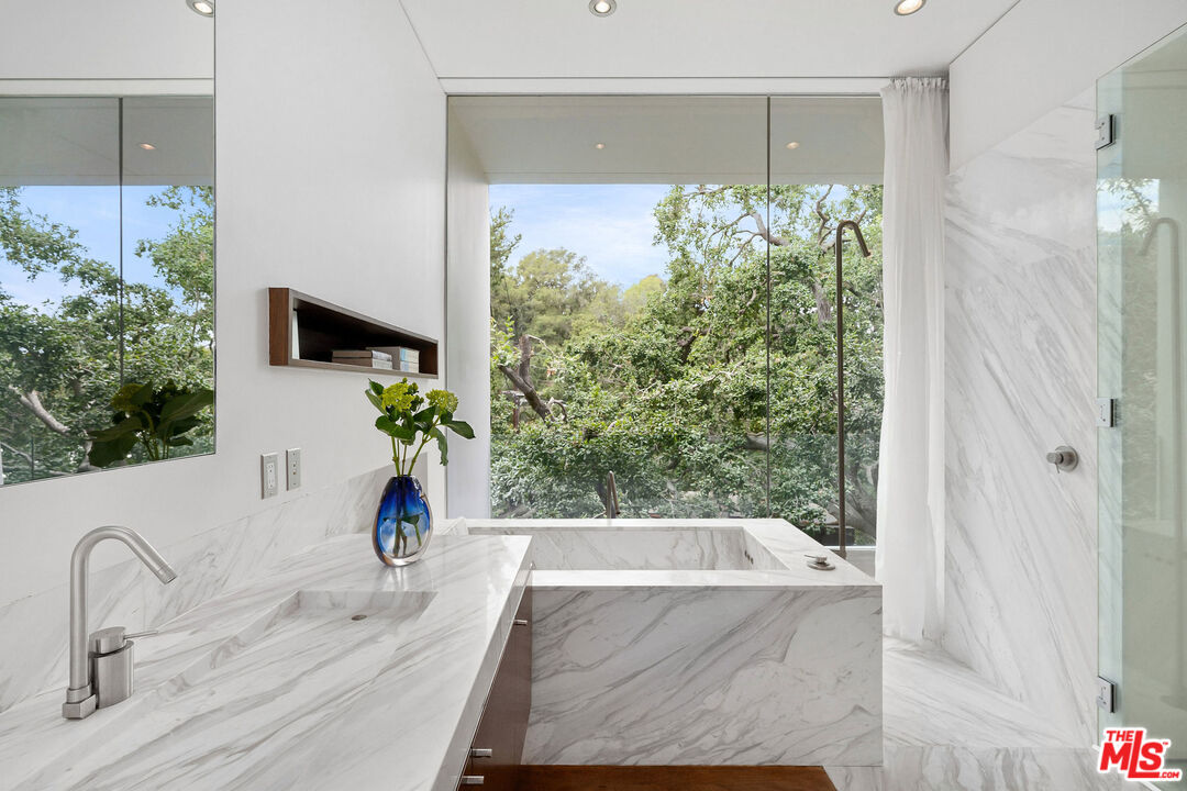 9727 Oak Pass Road Beverly Hills, CA 90210 - Photo 32 of 50