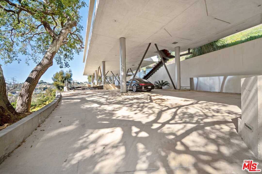 9727 Oak Pass Road Beverly Hills, CA 90210 - Photo 40 of 50