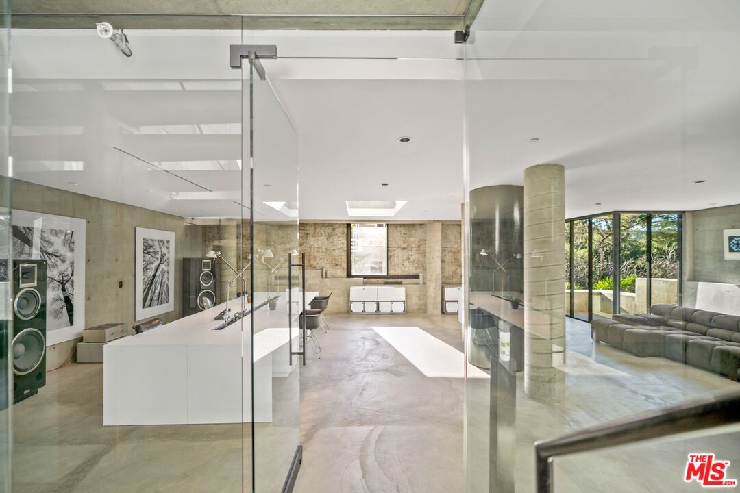 9727 Oak Pass Road Beverly Hills, CA 90210 - Photo 41 of 50