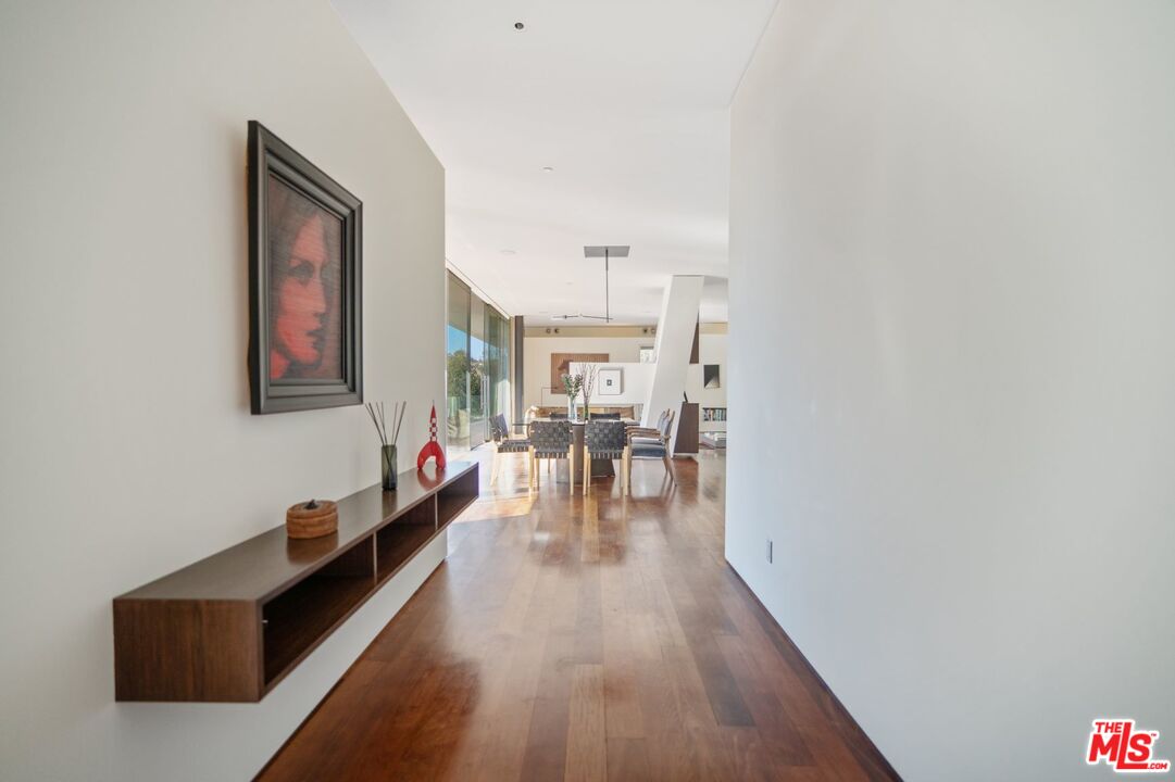 9727 Oak Pass Road Beverly Hills, CA 90210 - Photo 7 of 50